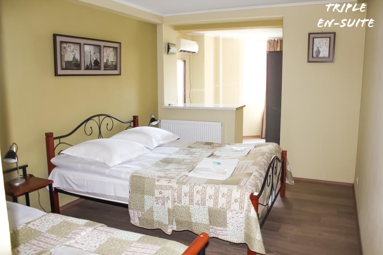 Red Fox Guesthouse Тбилиси Екстериор снимка